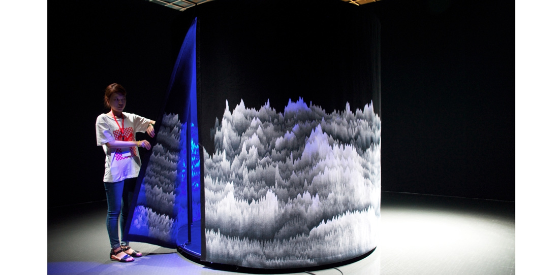 Panoramique polyphonique, Cécile Le Talec, exhibited at the first Hangzhou Triennale for textile art, China